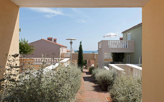 Maistra Select Amarin Resort