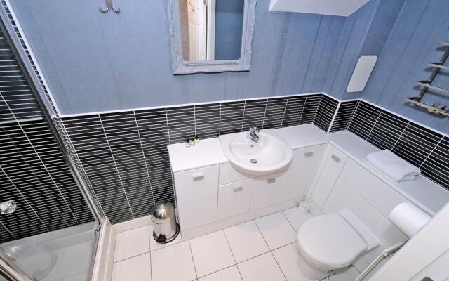 Bright Family Townhouse With Stunning Views Over Royal Deeside
