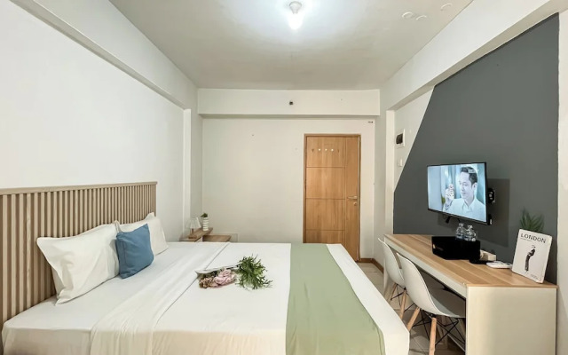 Basic Studio Room Apartment At Green Palm Residence