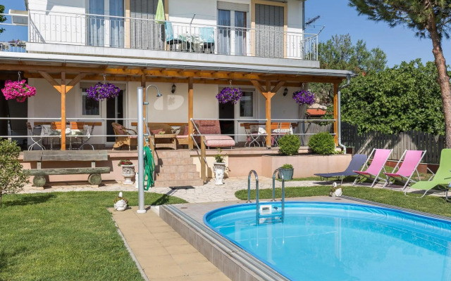 Apartment Twisting By The Private Pool