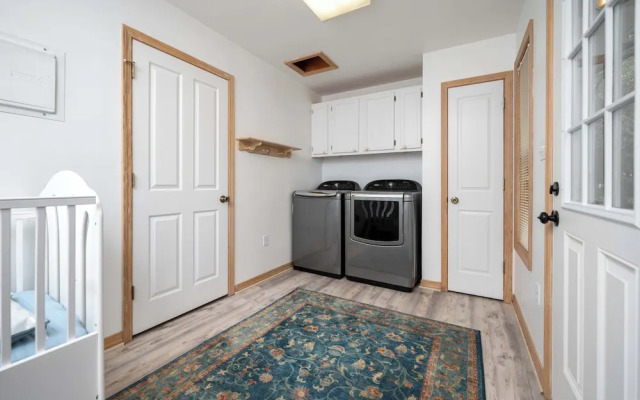 Secluded Waterfront Retreat for 23 Dock, Pets OK