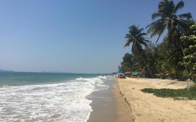 Grand Blue Condominium by Nuttaya