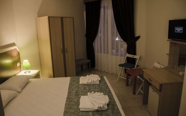 Yaprak Hotel