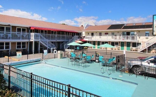 Biarritz Motel & Suites