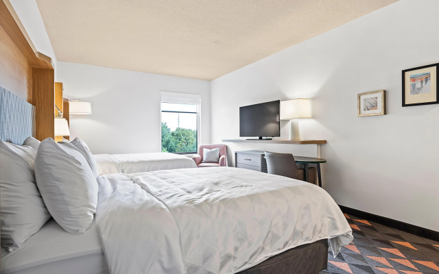 Holiday Inn St. Petersburg West by IHG