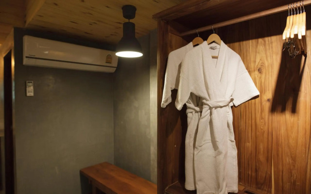 Sanae' Townhouse Chiang Mai