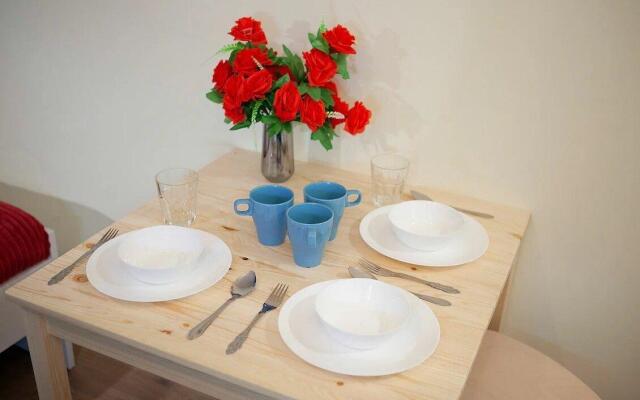 Диван и чемодан на улице Сибиряков-Гвардейцев