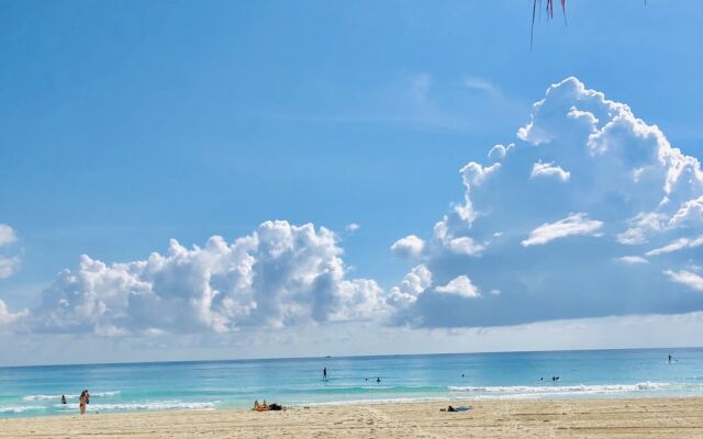 Beach Paradise with wifi/AC Close to Everything