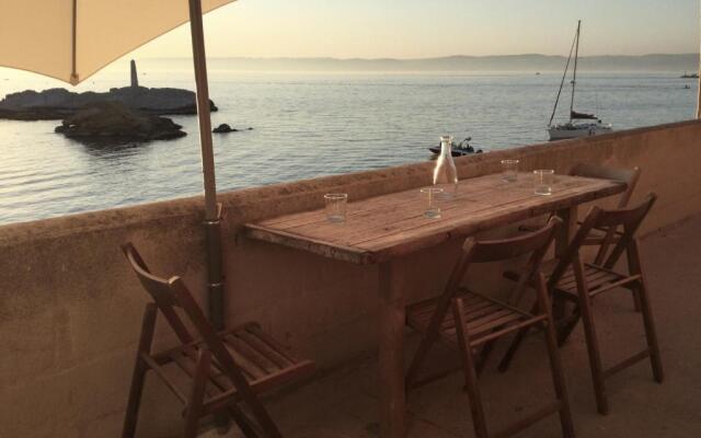 Cabanon Marseillais 45 m2 sur l'eau à Malmousque