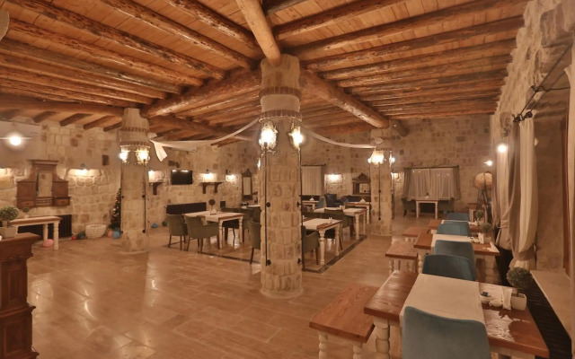 Acropolis Cave Suite