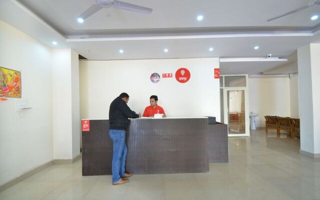 OYO 7372 Platinum Inn