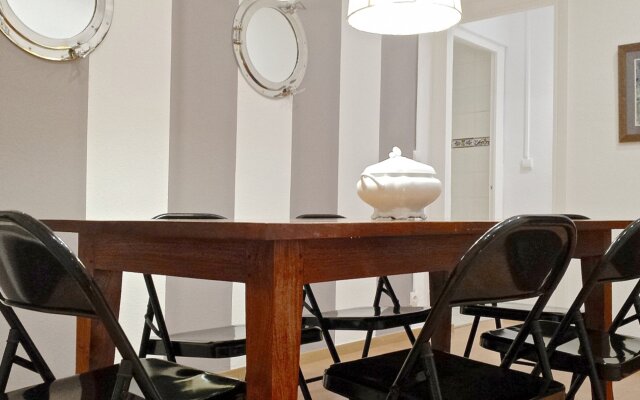 Smart 3BR balconies in historical Gothic - MACCA