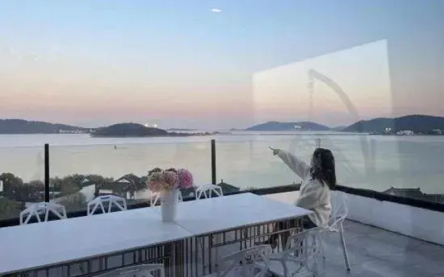 Starry Island Inn