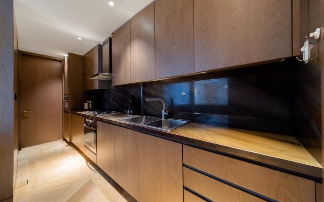 DXB - Five - 31302 - PJ