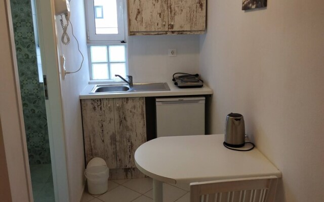 Small Apartment For 3 Pers 70meters From The Beach