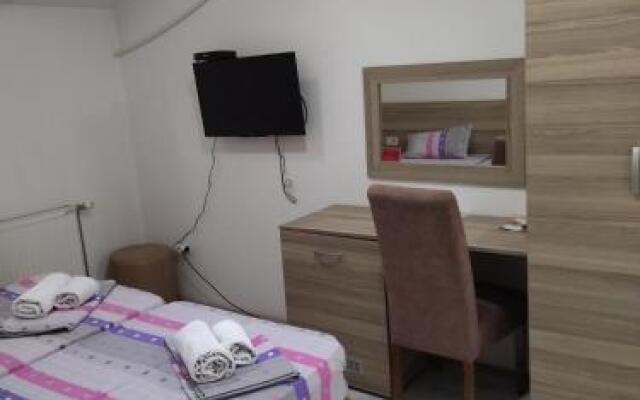 Atina Lux Hostel