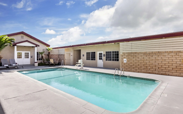 Best Western China Lake Inn