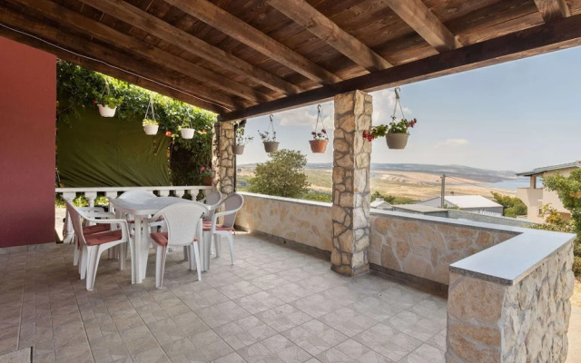 Cosy Holiday Home in Jasenice Rovanjska with Sea Nearby