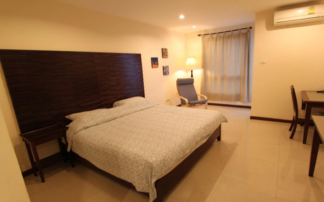 The Royal Bee Apart Hotel