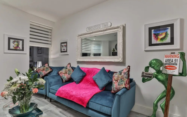 Tudor House Holidays - The Monroe for 2 People