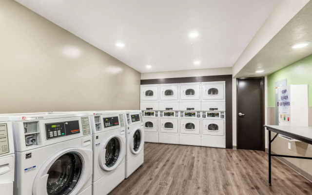 WoodSpring Suites Indianapolis Airport South