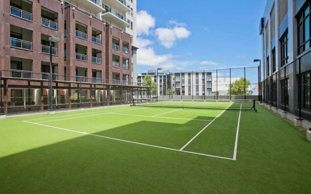 Central 1BR w/ Pool,Gym+Tennis Court Zodiak Stays