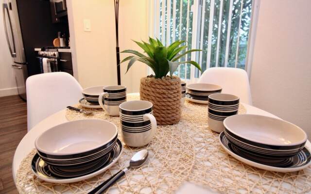 LA Westwood Deluxe Suites