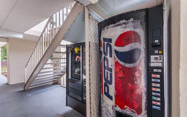 Motel 6 Cleveland, TX