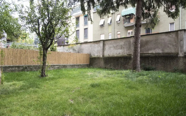 1 Bedroom Flat with Garden