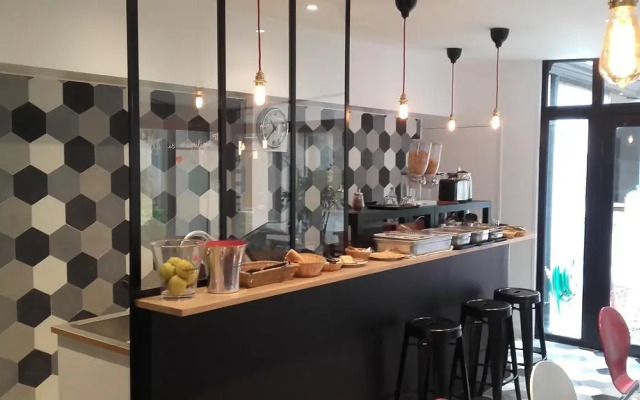 Kyriad PARIS 12 Nation