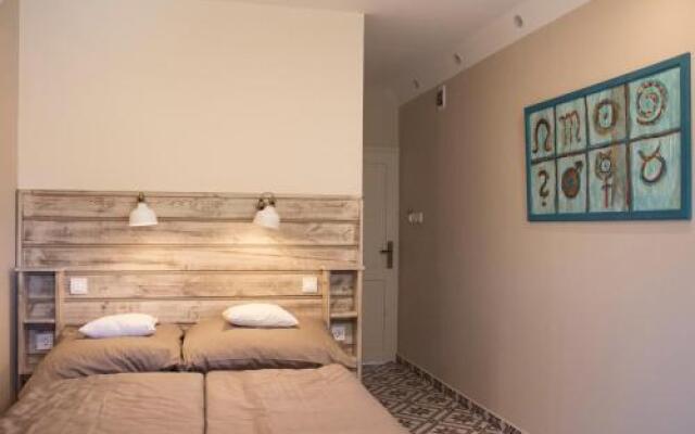 Fészek -Étel és Hotel-
