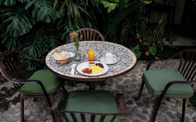 Casa Noble Hotel