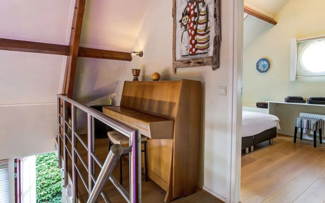 Picturesque Holiday Home in Oldenzaal with Hot Tub