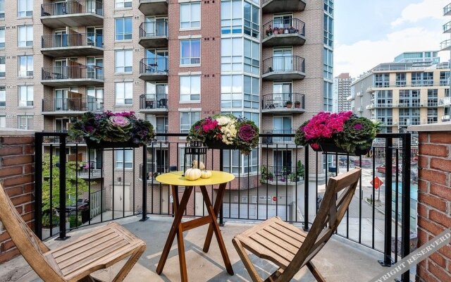 MiCasa Suites - Stylish Townhouse in King West Village