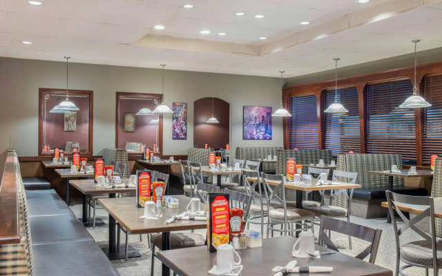 Days Inn & Conference Centre by Wyndham Camrose Norsemen