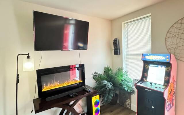 Entire Unit-5min to M&TBank Camden Yards