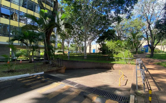 Apto com boa Localiza o Garagem e Ar-condicionado