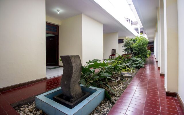 Hotel Dewi Sri by OYO Rooms