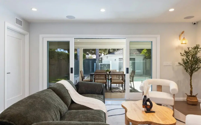 5 Bedroom Home with Pool & Guest House