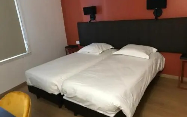 3b Hôtel De Bordeaux