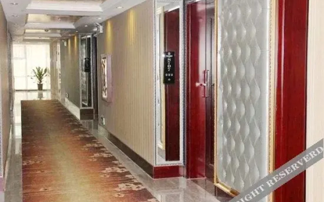 Vienna Hotel (Liuyang River Bridge Pedestrian Street)