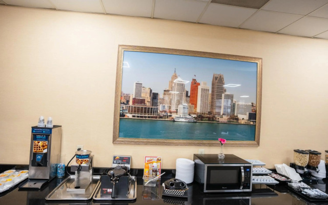 Clarion Hotel Detroit Metro Airport