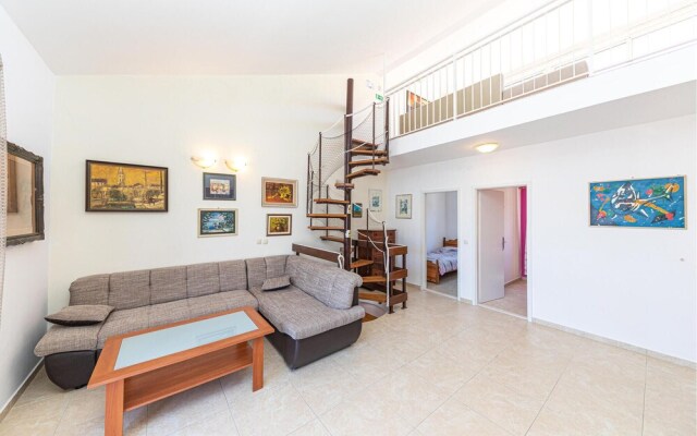 Awesome Home in Okrug Donji With 3 Bedrooms and Wifi