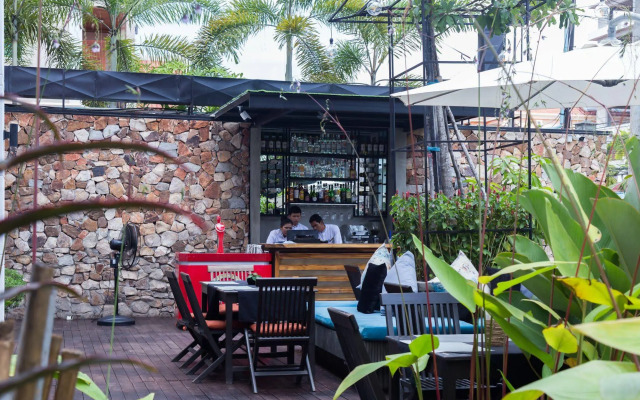 Apsara Centrepole Hotel