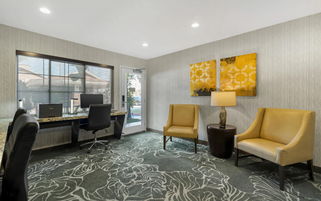 Best Western Plus Carriage Inn