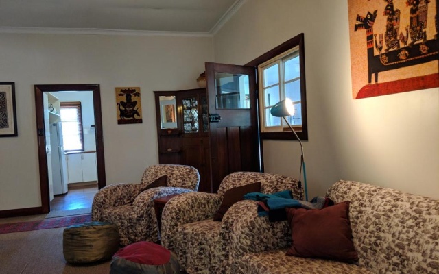 Walnut Cottage - 2 bedroom pet friendly country cottage – Guest Rooms – Bridgetown