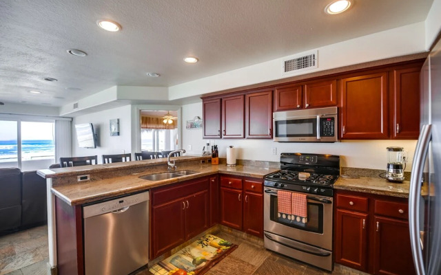 Ocean Front Walk Apartment #44783