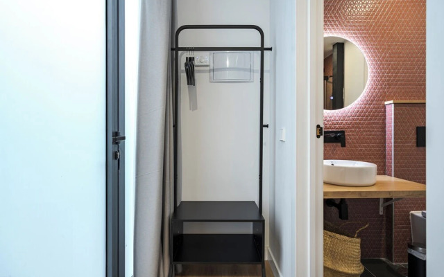 Vallecas Suites by Olala Homes