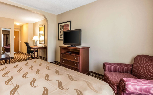 Quality Suites Paducah I-24
