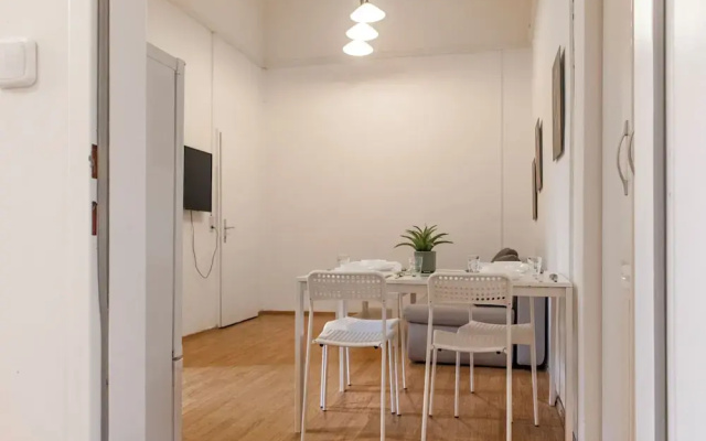 Cityscape 1BR With 1LR Apartment Comfort